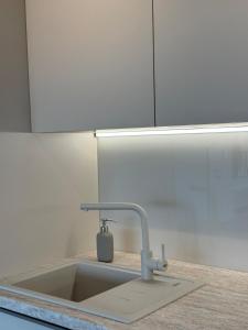 Chloés Beige Apartment with big balcony, O2 arena