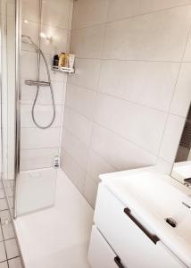 Cosy. 10mn du centre et de la gare. Garage gratuit