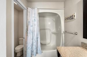 Spinnaker 317 - WATERFRONTBOAT SLIP!