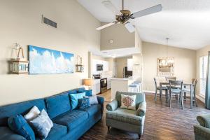 Spinnaker 317 - WATERFRONTBOAT SLIP!