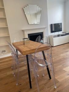 Kensington Apartment