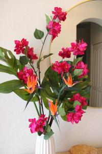 Stylish Retreat with Pool near The Parks