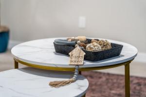 Classic 2 Bed-Basement Near the lake