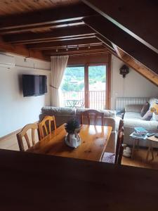 CAMBRA APARTAMENT, Dúplex acogedor en el coraón de El Pont de Suert