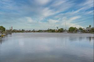 The Seaside Retreat, FREE heated pool