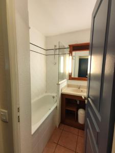 Ravissant Appartement 32m2 dans les pins, domaine du GOLF, entre lac et océan, piste cyclable, parking gratuit