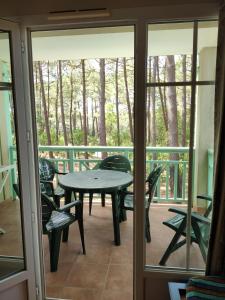 Ravissant Appartement 32m2 dans les pins, domaine du GOLF, entre lac et océan, piste cyclable, parking gratuit