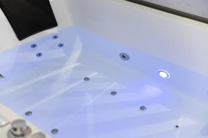 LES BULLES DE MONA - Lola - Spa - Clim