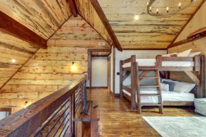 Blue Ridge Mountain Retreat - The Lazy Daze Cabin