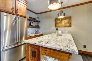 Blue Ridge Mountain Retreat - The Lazy Daze Cabin