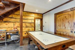 Blue Ridge Mountain Retreat - The Lazy Daze Cabin