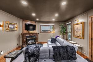 Park City Retreat Walk to Main plus Private Hot Tub