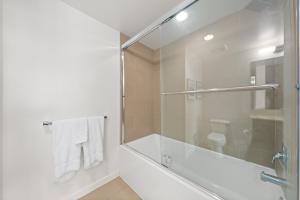 The Iris-Modern 3BD in the Heart of Marina del Rey-Pool,Gym,Jacuzzi-Near LAX