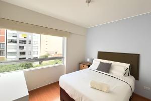 Sky Apartamento Sergio Bernales, parques y ciudad