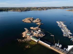 6 person holiday home in Bovallstrand-By Traum