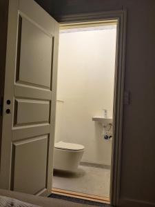 JP Room 3 - fælles køkken og bad, eget toilet