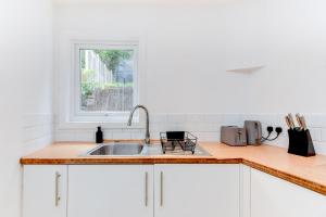 Charming Coastal Retreat in BN2