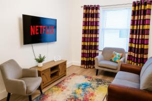 3 Bedroom House in Lisburn, 16 minutes to Belfast with parking