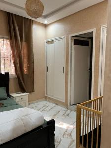 Chambre dhôtes dans luxueuse villa avec piscine