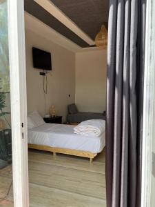 Chambre dhôtes dans luxueuse villa avec piscine