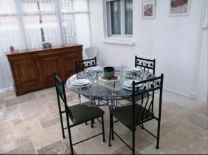 Charmante petite maison de ville à 20 minutes de la mer