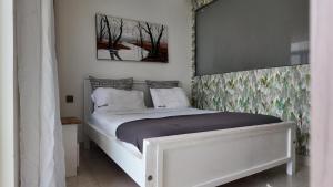 Ruaka convertible apartment with a pool