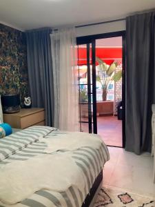 Apartment with terrace and pool, Los Cristianos