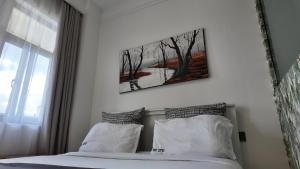 Ruaka convertible apartment with a pool