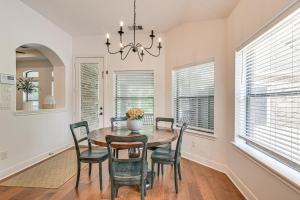 Pool and Hot Tub Family-Friendly Houston Area Home!