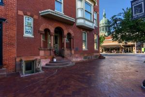 Capitol View Retreat - 3F Fast Wi-Fi Cozy