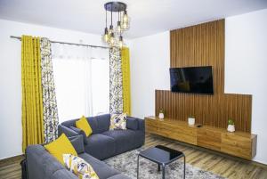 Stylish 2br Apartment at Tatu City, gym and pool
