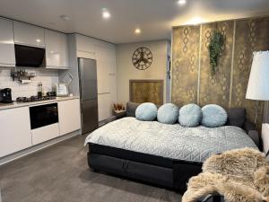 Deluxe Studio with Sauna and Jacuzzi - Adults only