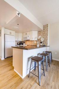 1201- Ilikai Collection 6- Luxury and Beachfront Location