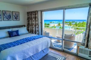 643- Beachfront Condo- Ilikai Collection 11- Sleeps 6.