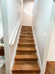 Bright and Spacious Townhome Near Parks and Dining