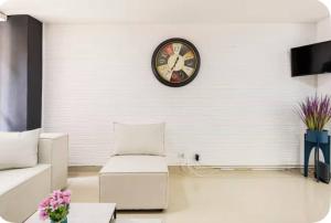 Group Stay in Poblado - Walk Everywhere - King Bed