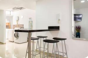 Group Stay in Poblado - Walk Everywhere - King Bed