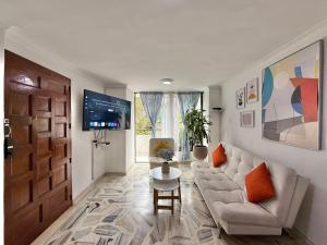 Medellin Poblado Gem Walk to Provenza and Lleras