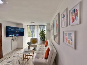 Medellin Poblado Gem Walk to Provenza and Lleras