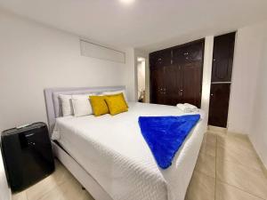 Poblado Gem Walk to Provenza and Steps to Cafes