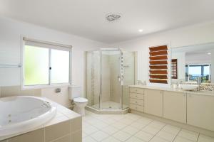 Rainbow Beach House - Rainbow Beach. Pool. Wifi. Views.