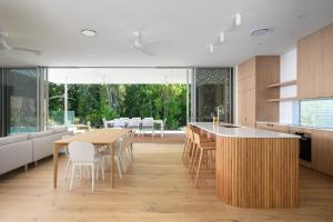 NavyS By The Beach - Rainbow Shores. Pool. Walk to beach