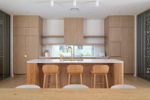 NavyS By The Beach - Rainbow Shores. Pool. Walk to beach