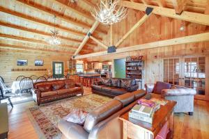 4 Mi to Mount Snow West Dover Cabin with Game Room
