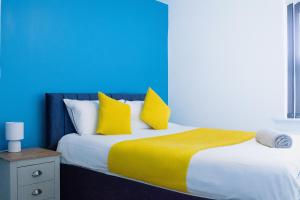 Contractor and Relocator Apartment, Long Stay Savings, Fibre Optic Super Fast Speed Wi-Fi, Multiple Free Parking Spaces, Netflix - Sleeps 4