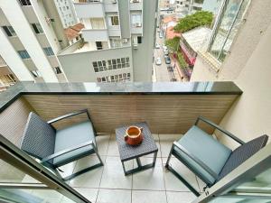 Apto a uma quadra do mar, 3 quartos, lindo