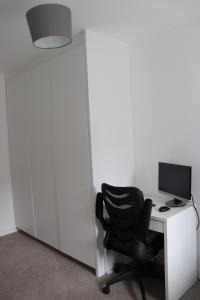 Modern city centre 2 bedroom apartment with large balcony