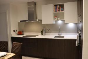 Modern city centre 2 bedroom apartment with large balcony