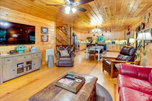 Serene Riverfront Escape in Ellijay, Georgia!