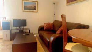 De-Vollard, Cornish Cottage, Lovely Village